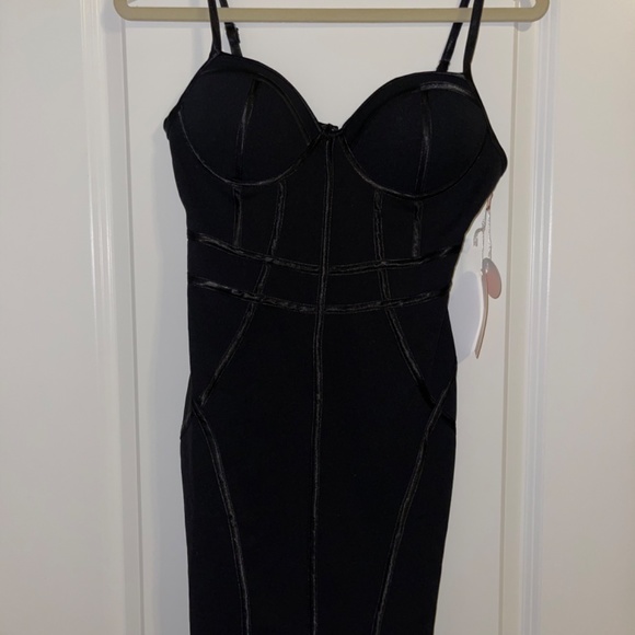 Black dress - Picture 2 of 3